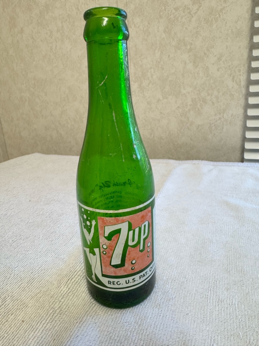 VINTAGE 12oz Old 7 Up Antique Soda Pop Bottle 1950s Fresh Up